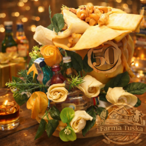 Ručne vyrábaná syrová torta z farmy Tuška zdobená syrovými ružami a mini fľaštičkami alkoholu