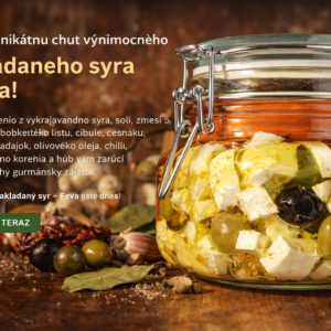 Nakladaný syr Feva v sklenenom pohári s olivami, cesnakom, chilli a bylinkami v olivovom oleji