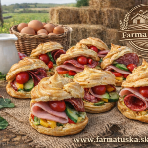 Párty veterníky plnené šunkou, salámou a čerstvou zeleninou v sedliackom prostredí – Farma Tuška