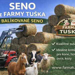 Balíkované seno z Farmy Tuška – traktor ukladá okrúhle balíky sena na poli, v popredí kone, krava, ovca a koza.