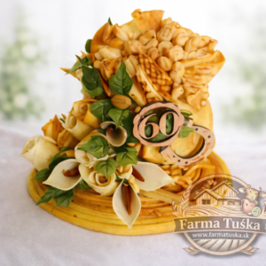 Syrová torta na objednávku 3 kg s meštekom a syrovými ružami – Farma Tuška