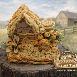 Syrová torta – kompozícia s chalúpkou z farmárskych syrov, ručná výroba Kosorín Slovensko