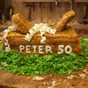 Syrová torta – hoblík ako originálna torta zo syra na narodeniny pre muža