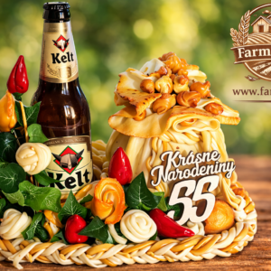 Syrová narodeninová torta s pivom Kelt, chilli papričkami a syrovou dekoráciou s nápisom Krásne narodeniny 55